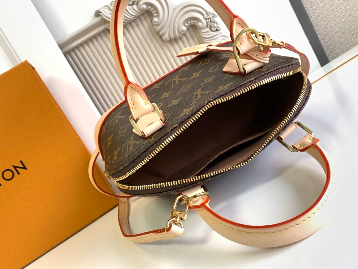 Louis Vuitton Alma