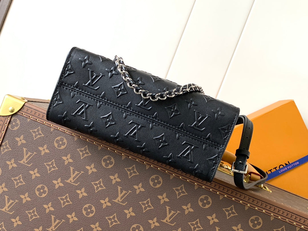 Louis Vuitton Onthego PM Empreinte Leder mit Kettenriemen
