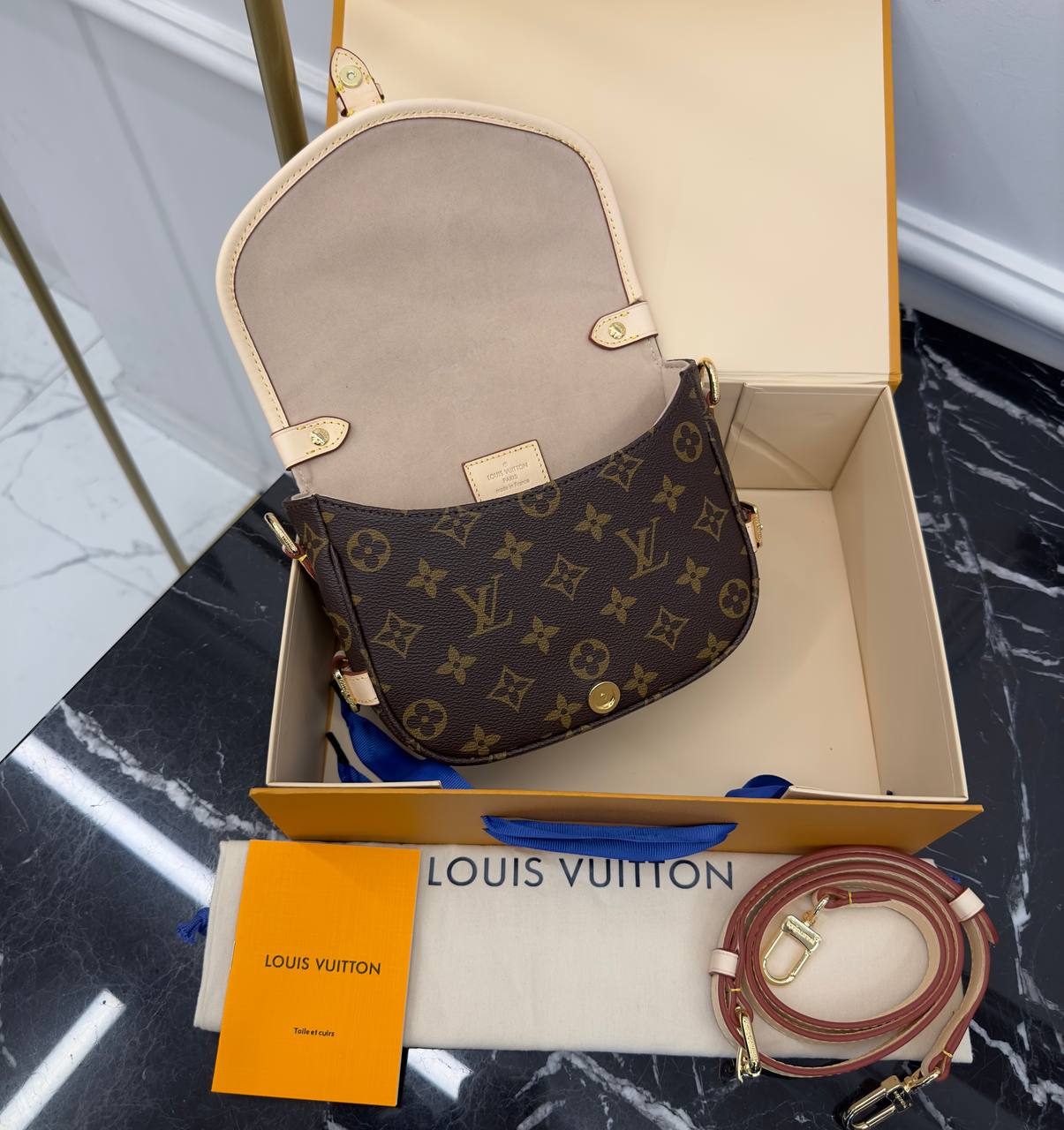 Louis Vuitton Saumur