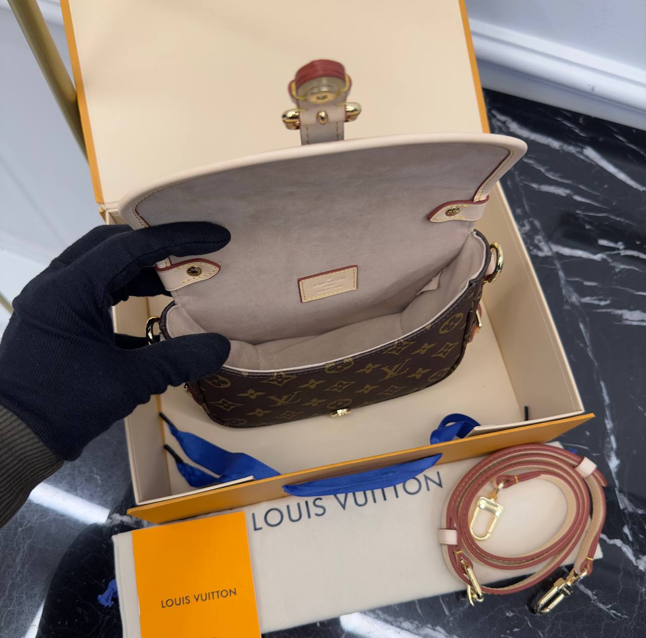 Louis Vuitton Saumur